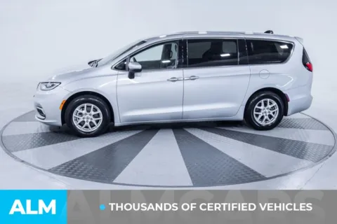 More photos of 2023 Chrysler Pacifica Touring L at ALM Kia South, GA