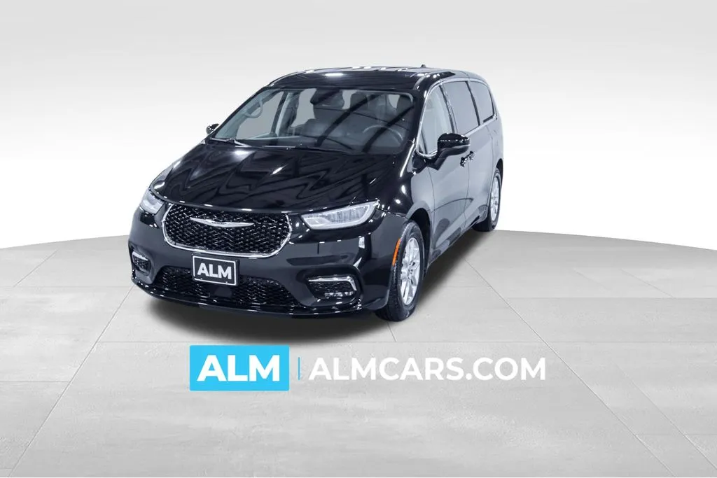 Black 2023 Chrysler Pacifica Touring L for sale in Union City, GA