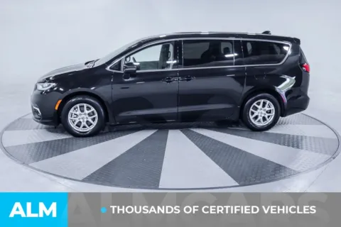 More photos of 2023 Chrysler Pacifica Touring L at ALM Kia South, GA