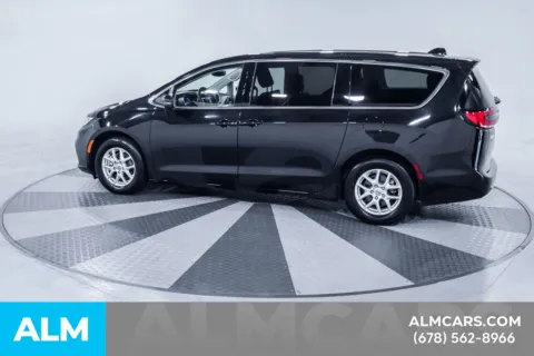 More photos of 2023 Chrysler Pacifica Touring L at ALM Kia South, GA