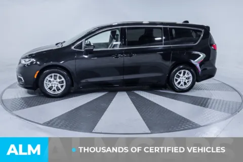 More photos of 2023 Chrysler Pacifica Touring L at ALM Kia South, GA