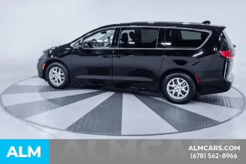More photos of 2024 Chrysler Pacifica Touring L at ALM Kia South, GA