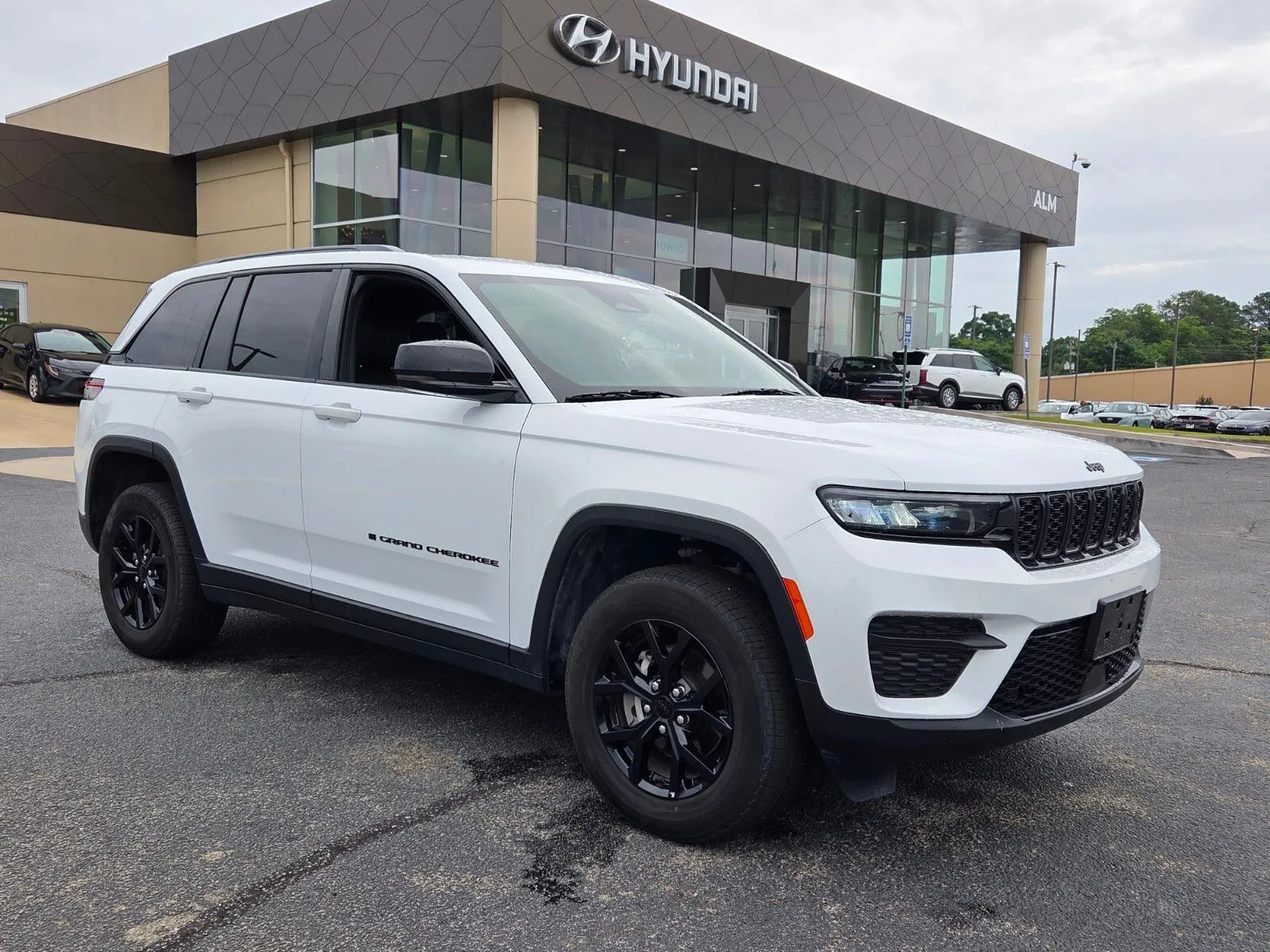 White 2025 Jeep Grand Cherokee Altitude for sale in Warner Robins, GA