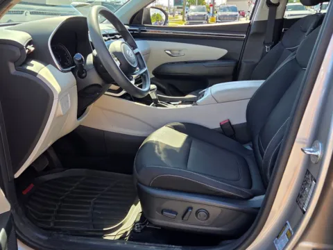 More photos of 2023 Hyundai Tucson SEL at Hyundai Warner Robins, GA