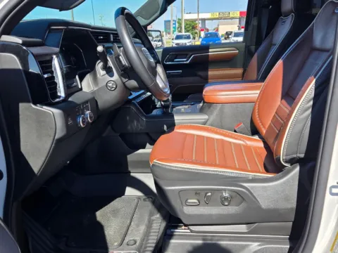 More photos of 2023 GMC Sierra 1500 Denali Ultimate at Hyundai Warner Robins, GA