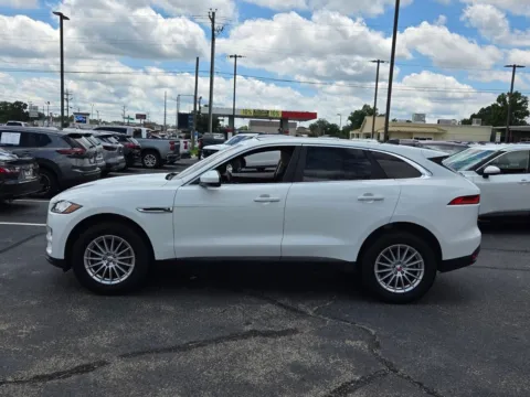 More photos of 2019 Jaguar F-PACE 25t at Hyundai Warner Robins, GA