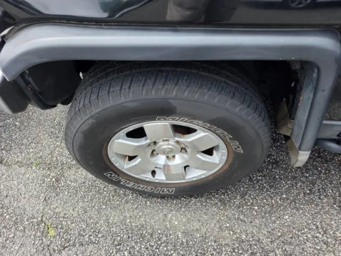 More photos of 2007 Toyota FJ Cruiser at Hyundai Warner Robins, GA
