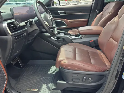 More photos of 2024 Kia Telluride SX at Hyundai Warner Robins, GA