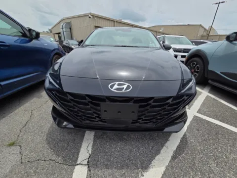 More photos of 2023 Hyundai Elantra SEL at Hyundai Warner Robins, GA