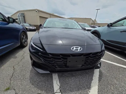 More photos of 2023 Hyundai Elantra SEL at Hyundai Warner Robins, GA