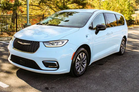 Photos of 2024 Chrysler Pacifica Hybrid Select for sale in Warner Robins, GA at Hyundai Warner Robins