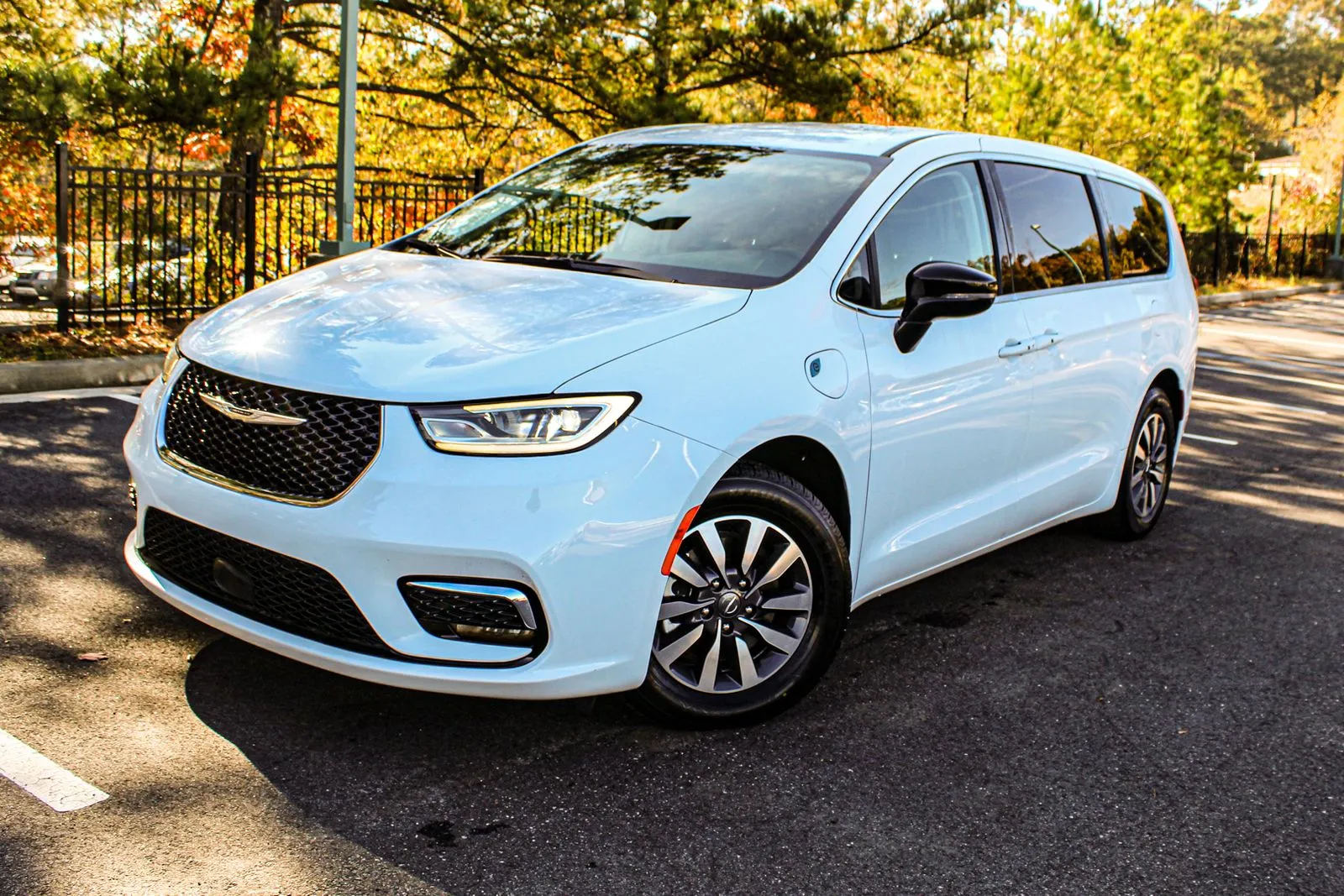 White 2024 Chrysler Pacifica Hybrid Select for sale in Warner Robins, GA