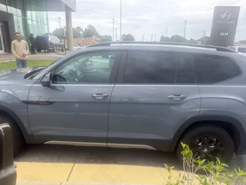 Photos of 2025 Volkswagen Atlas 2.0T Peak Edition for sale in Warner Robins, GA at Hyundai Warner Robins