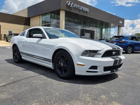 White 2014 Ford Mustang V6 Premium for sale in Warner Robins, GA