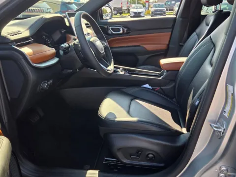 More photos of 2025 Jeep Compass Limited at Hyundai Warner Robins, GA