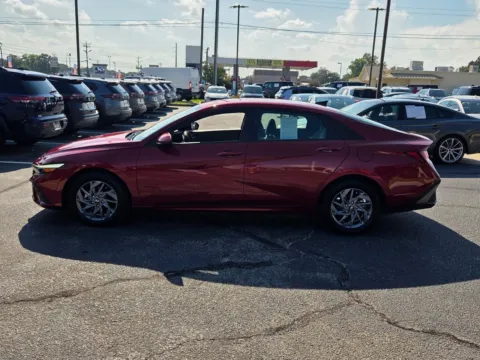More photos of 2024 Hyundai Elantra SEL at Hyundai Warner Robins, GA