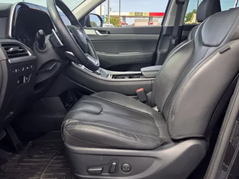 More photos of 2022 Hyundai Palisade SEL at Hyundai Warner Robins, GA