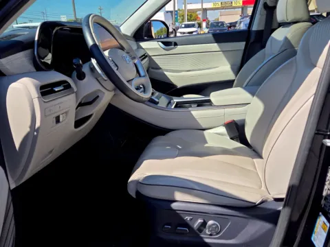 More photos of 2023 Hyundai Palisade Calligraphy at Hyundai Warner Robins, GA