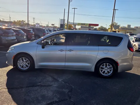 More photos of 2024 Chrysler Pacifica Touring L at Hyundai Warner Robins, GA