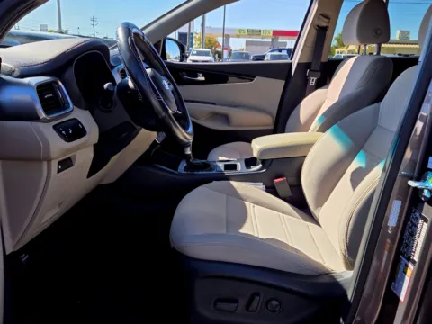 More photos of 2020 Kia Sorento S at Hyundai Warner Robins, GA