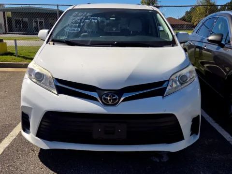 Photos of 2020 Toyota Sienna LE for sale in Warner Robins, GA at Hyundai Warner Robins