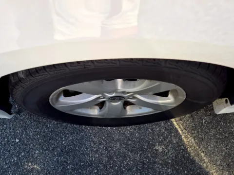 More photos of 2020 Toyota Sienna LE at Hyundai Warner Robins, GA