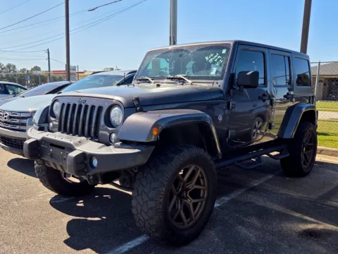 Gray 2017 Jeep Wrangler Unlimited Sahara for sale in Warner Robins, GA