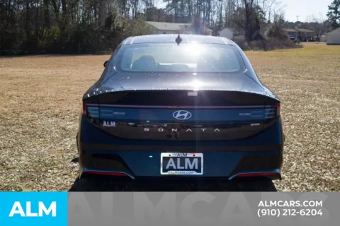 More photos of 2025 Hyundai Sonata Hybrid Limited at ALM Hyundai Lumberton, NC