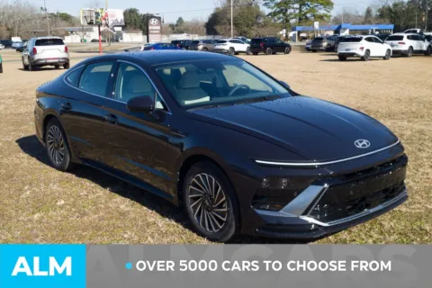 Photos of 2025 Hyundai Sonata Hybrid Limited for sale in Lumberton, NC at ALM Hyundai Lumberton