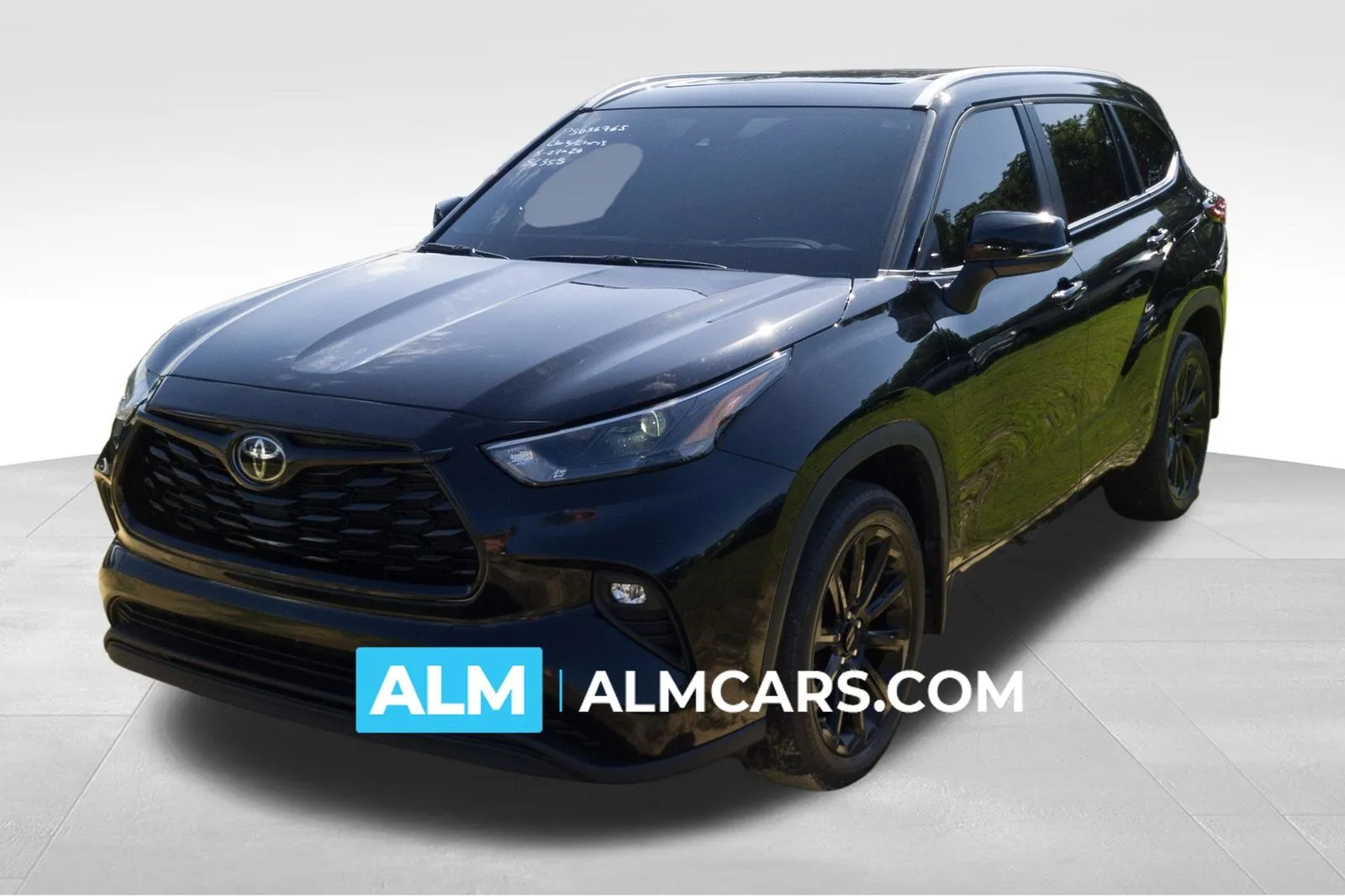 Black 2023 Toyota Highlander XLE for sale in Lumberton, NC