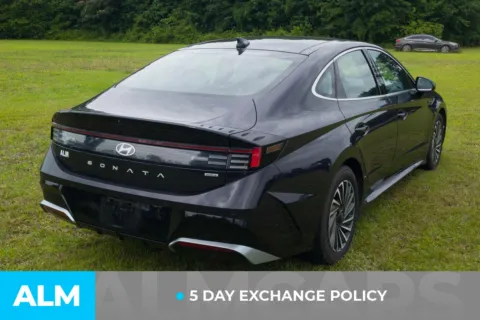 More photos of 2024 Hyundai Sonata Hybrid Limited at ALM Hyundai Lumberton, NC
