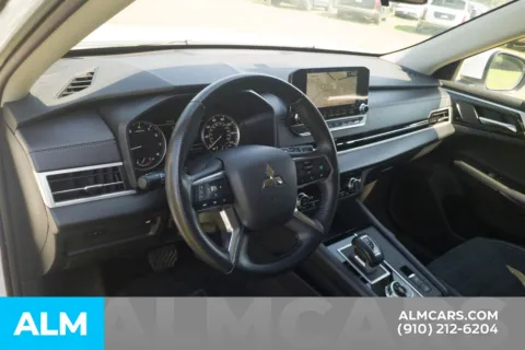 More photos of 2024 Mitsubishi Outlander SE at ALM Hyundai Lumberton, NC