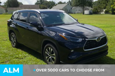 Photos of 2026 Toyota Highlander XLE for sale in Lumberton, NC at ALM Hyundai Lumberton