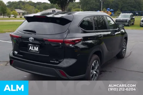 More photos of 2026 Toyota Highlander XLE at ALM Hyundai Lumberton, NC