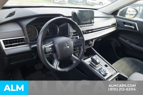 More photos of 2024 Mitsubishi Outlander SE at ALM Hyundai Lumberton, NC