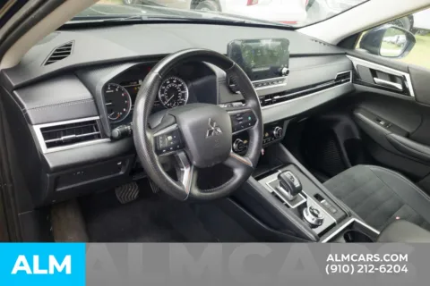 More photos of 2024 Mitsubishi Outlander SE at ALM Hyundai Lumberton, NC