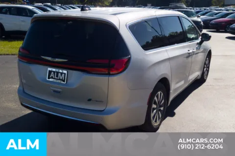 More photos of 2024 Chrysler Pacifica Hybrid Select at ALM Hyundai Lumberton, NC