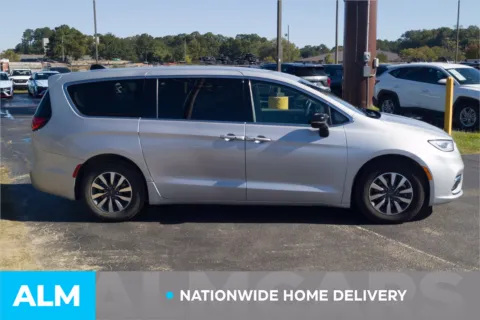 More photos of 2024 Chrysler Pacifica Hybrid Select at ALM Hyundai Lumberton, NC