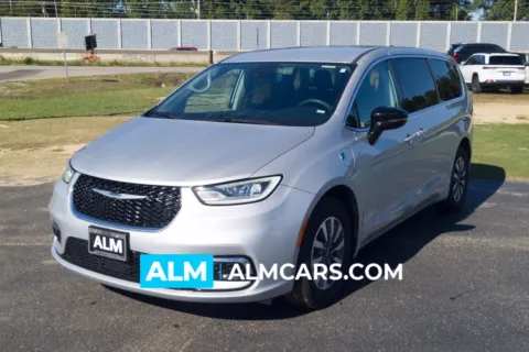 Silver 2024 Chrysler Pacifica Hybrid Select for sale in Lumberton, NC