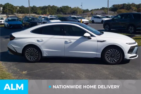More photos of 2025 Hyundai Sonata Hybrid Limited at ALM Hyundai Lumberton, NC
