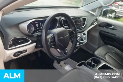 More photos of 2023 Chrysler Pacifica Touring L at ALM Hyundai Florence, SC