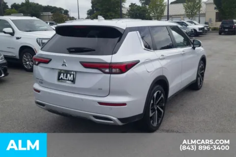 More photos of 2024 Mitsubishi Outlander SE at ALM Hyundai Florence, SC