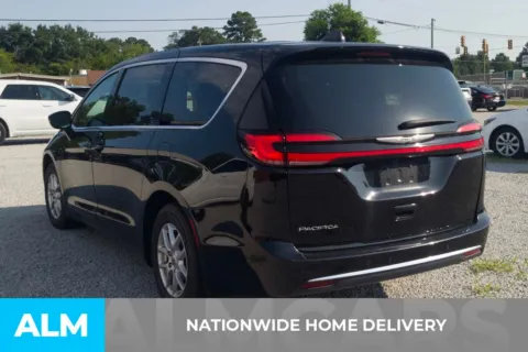 More photos of 2024 Chrysler Pacifica Touring L at ALM Hyundai Florence, SC