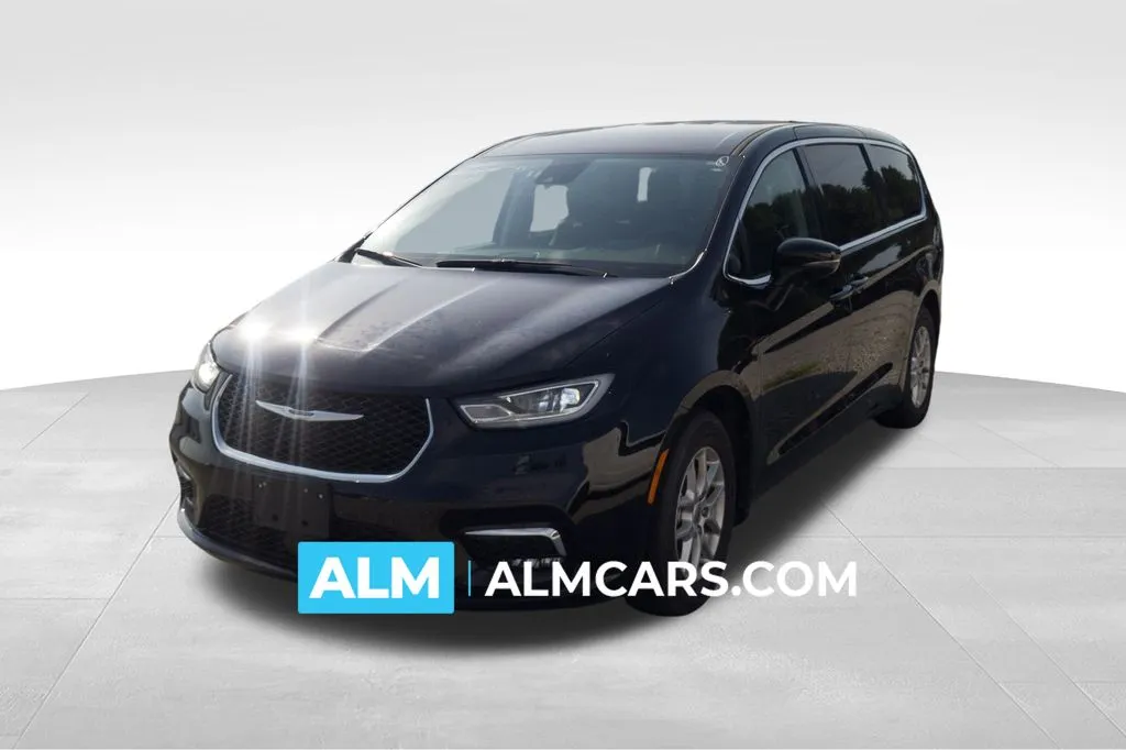 Black 2024 Chrysler Pacifica Touring L for sale in Florence, SC