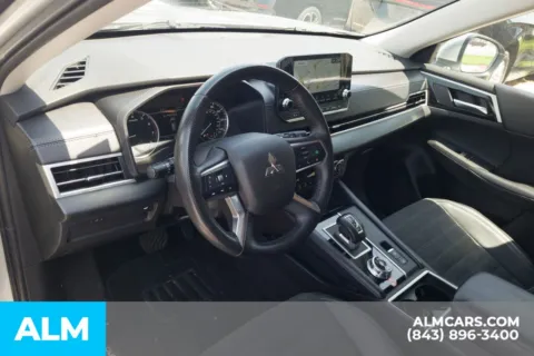 More photos of 2024 Mitsubishi Outlander SE at ALM Hyundai Florence, SC