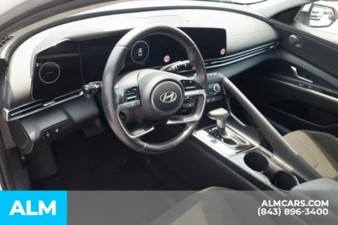 More photos of 2025 Hyundai Elantra SEL Convenience at ALM Hyundai Florence, SC