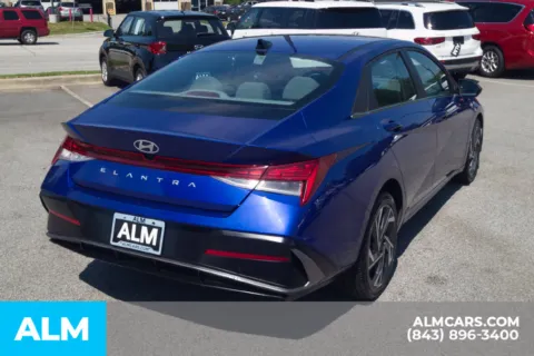 More photos of 2025 Hyundai Elantra SEL Convenience at ALM Hyundai Florence, SC