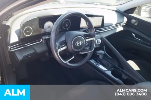 More photos of 2025 Hyundai Elantra SEL Convenience at ALM Hyundai Florence, SC