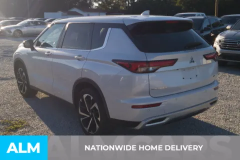 More photos of 2024 Mitsubishi Outlander SE at ALM Hyundai Florence, SC