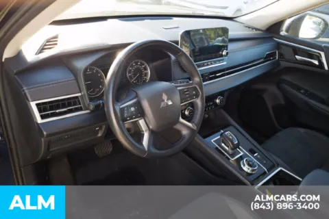 More photos of 2024 Mitsubishi Outlander SE at ALM Hyundai Florence, SC